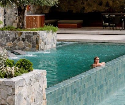 Luxury Pools & Outdoor Living